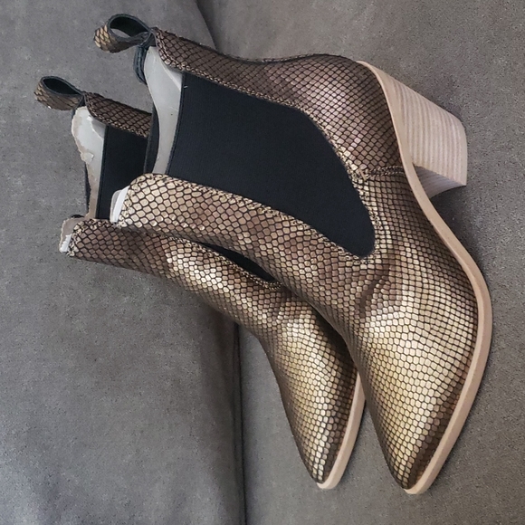Brand New Snake Print Booties - Picture 2 of 2